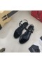 Yves Saint Laurent Cassandra Sandálias Com T-Cinta Em Couro Envernizado Preto