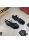 Yves Saint Laurent Cassandra Sandálias Com T-Cinta Em Couro Envernizado Preto