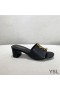 Yves Saint Laurent Monograma De Salto Slides Em Couro De Bezerro Preto