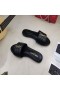 Yves Saint Laurent Monograma Slides Em Matelassê De Couro Preto