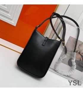 Yves Saint Laurent Le 5 A 7 Vertical Bolsa Em Couro Liso Preto/Ouro