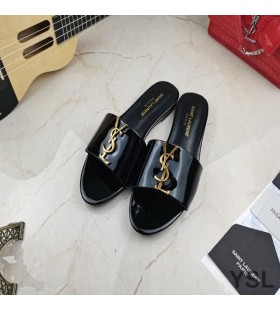 Yves Saint Laurent Monograma Slides Em Couro Envernizado Preto