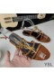 Yves Saint Laurent Cassandra Oscailte Sandals I Suede le Crann Pailme Lógó Donn