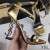 Yves Saint Laurent Opyum Sandali In Pelle verniciata d'Oro con Tacco Oro