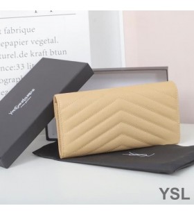 イヴ-サンローランの大型フラップモノグラム財布、粒度のMatelasse革アプリコット/ゴールド