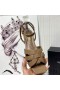 Yves Saint Laurent Hyllest Flatskjerm Sandaler I Patent Skinn Khaki