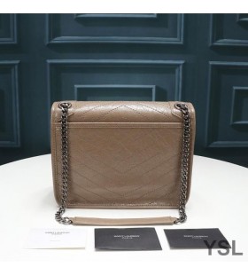 Yves Saint Laurent Baby Niki Kjede Bag I Crinkled Og Vattert Skinn Aprikos/Sølv