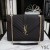 Yves Saint Laurent Stor Konvolutt Kjede Bag I Strukturert Matelasse Skinn Sort/Gull