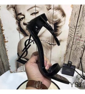 Klapki Yves Saint Laurent Opyum z lakierowanej skóry w kolorze czarnym obcasie w kolorze Czarnym