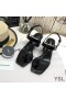 Yves Saint Laurent Cassandra cu Toc Sandale cu punct de sprijin Bucla Din Piele Lăcuită Negru