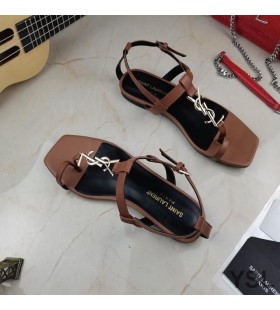 Yves Saint Laurent Cassandra Ploché Sandále s Toehold Slučky V Hladkej Kože, Hnedá