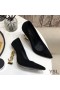 Yves Saint Laurent Opyum 펌프에서 스웨이드 골드 힐 블랙