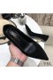 Yves Saint Laurent Opyum 펌프에서 스웨이드 골드 힐 블랙