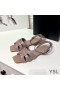 Yves Saint Laurent 공 플랫 샌들에서 부드러운 가죽 체리
