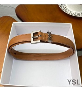 Yves Saint Laurent 모노그램 좁은 벨트와 스퀘어 버클 Nappa 가죽에서 갈색/은색