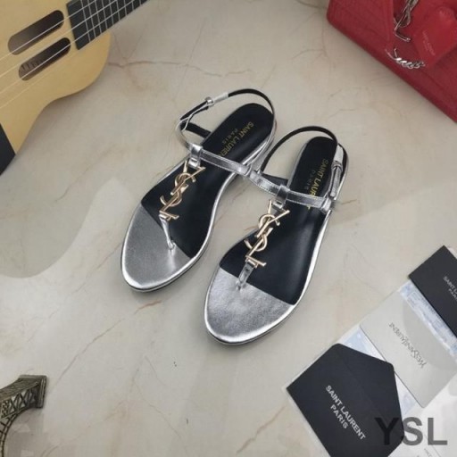 Yves Saint Laurent Cassandra Platta Sandaler Med T-Rem I Kalvskinn Läder Silver