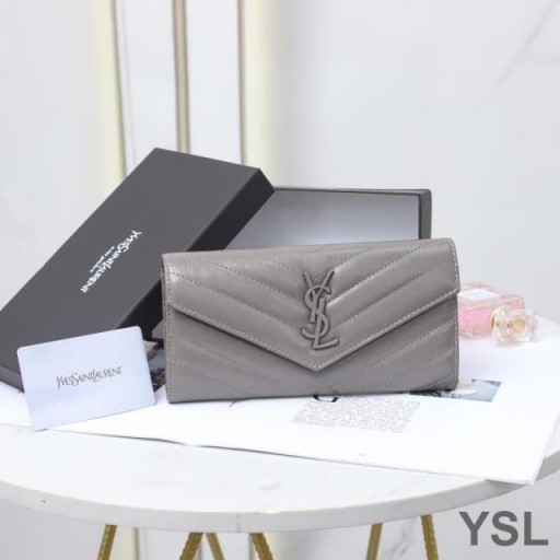 Yves Saint Laurent Stora Monogram Flap Plånbok I Plisserat Matelasse Läder Grå