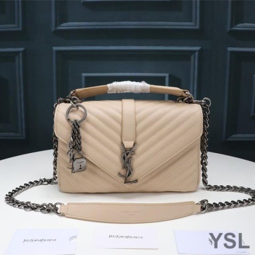 Yves Saint Laurent Medium Klassiska College Kedja Väska I Matelasse Läder Aprikos/Silver