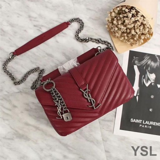 Yves Saint Laurent Medium Klassiska College Kedja Väska I Matelasse Vinrött Läder/Silver