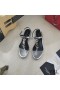 Yves Saint Laurent Cassandra Platta Sandaler Med T-Rem I Kalvskinn Läder Silver