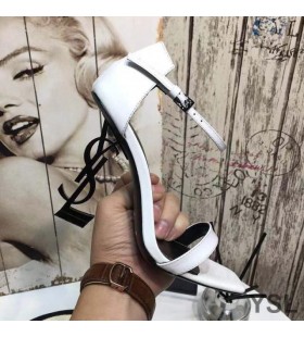 Yves Saint Laurent Opyum Sandalias En charol Negro con Tacón Blanco