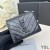 Yves Saint Laurent Pequeño Cassandra Plegables Monedero En El Arrugado Matelasse De Cuero Negro