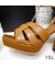 إيف سان لوران تحية PlatformSandals في سلسة من الجلد البني