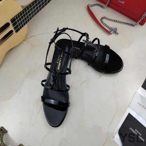 Yves Saint Laurent Cassandra Platte Sandalen Met Vijf Banden In Een Patent Leather