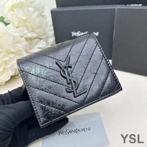 Yves Saint Laurent Kleine Cassandra Bifold Portemonnee In Geplisseerd Matelasse Leer Zwart