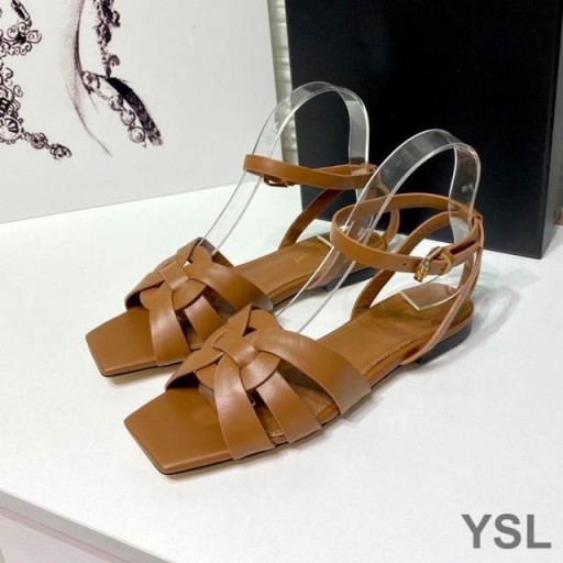 Yves Saint Laurent Tribute Platte Sandaal In Soepel Leer Bruin