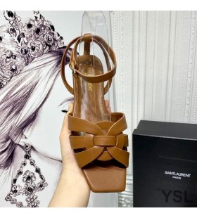 Yves Saint Laurent Tribute Platte Sandaal In Soepel Leer Bruin