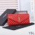 Yves Saint Laurent Grote Klep Van De Envelop Portefeuille In De Gemengde Korrel Matelasse Leer Rood/Goud