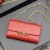 Yves Saint Laurent Le Maillon Keten Portemonnee In Glanzend Leer Rood