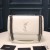 Yves Saint Laurent Medium Niki Chain Bag In Geplisseerd En Gewatteerde Leer Wit/Zilver