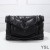 Yves Saint Laurent Keskipitkän Loulou Pallokala Laukku Quilted Musta Karitsannahka
