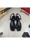 Yves Saint Laurent Cassandra Sandales Plates avec Pied Boucle En Cuir Lisse Noir