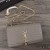Yves Saint Laurent Moyen Kate Sac de Chaîne avec Pompon En Crocodile en Relief Cuir Brillant Gris/Or