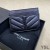 Yves Saint Laurent Monogram Card Case Aus Genarbtem Matelasse-Leder Schwarz